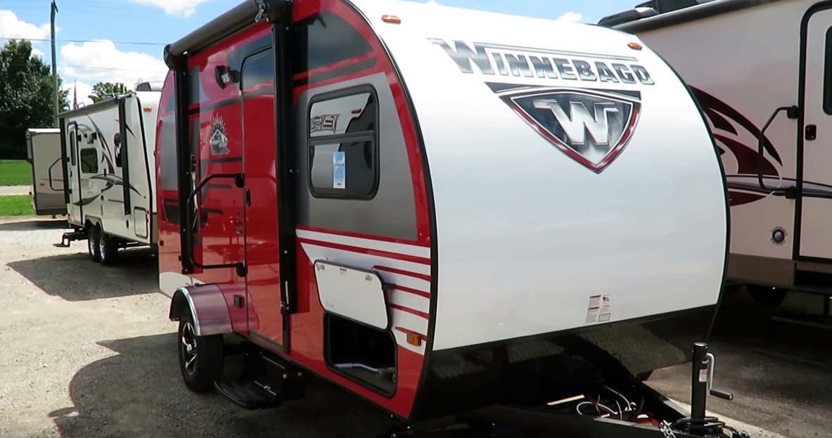 travel trailer with full outdoor kitchen
