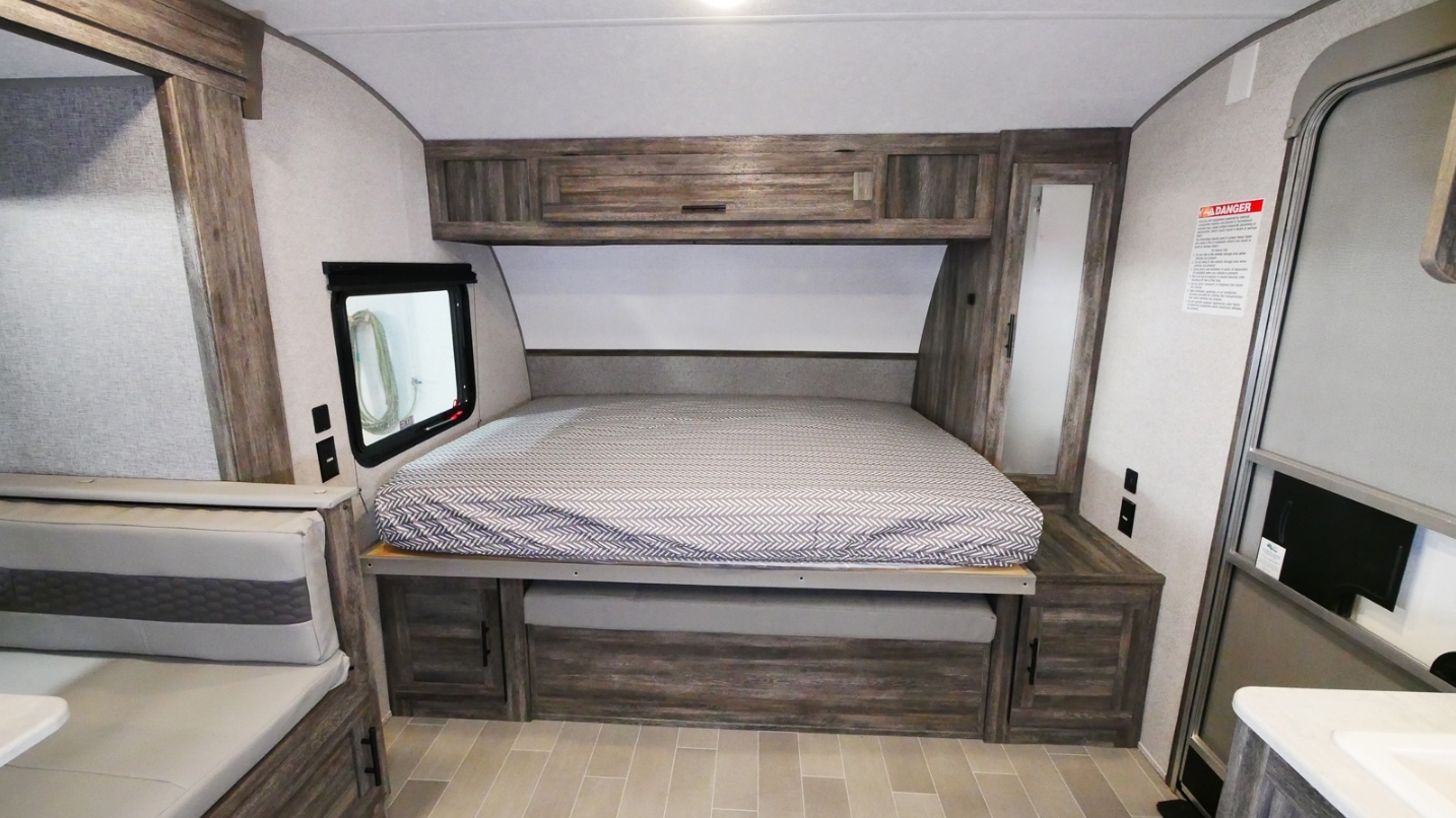 25 foot travel trailer with sofa murphy bed