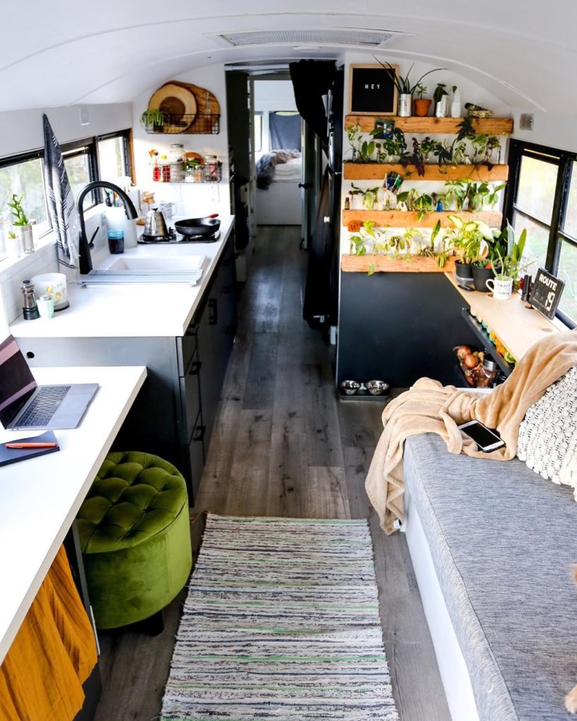 kitchen set bus